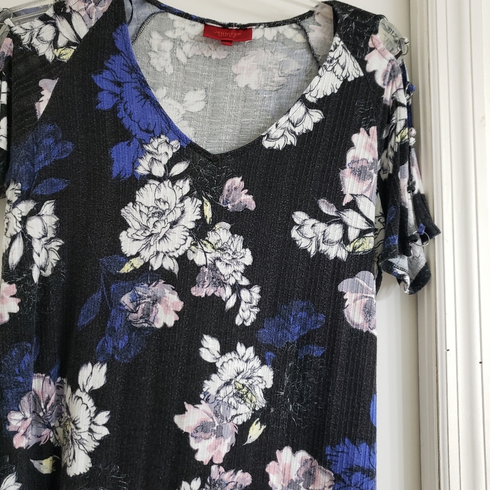 Jennifer Lopez flower top
